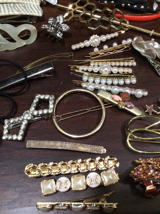 Tray of fashion hair Accessories. Some are Vintage all in great shape. main image 12